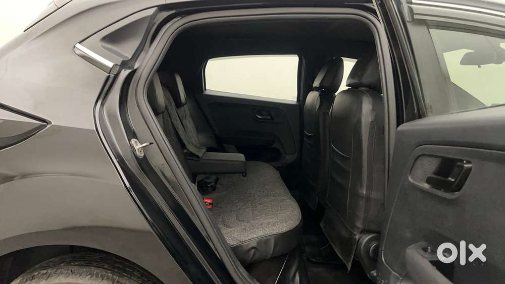 Tata Altroz 1.2 Xza Plus Dark Edition Dct, 2023, Petrol