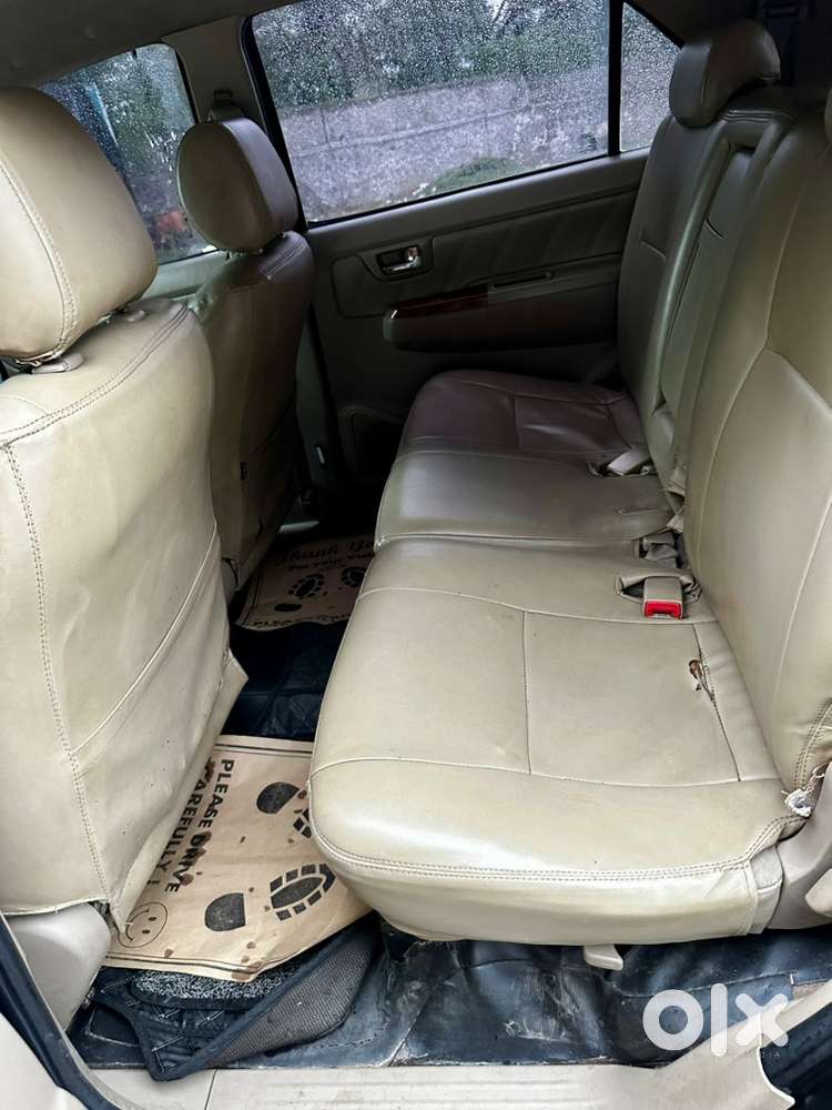 Black Toyota Fortuner 4x4