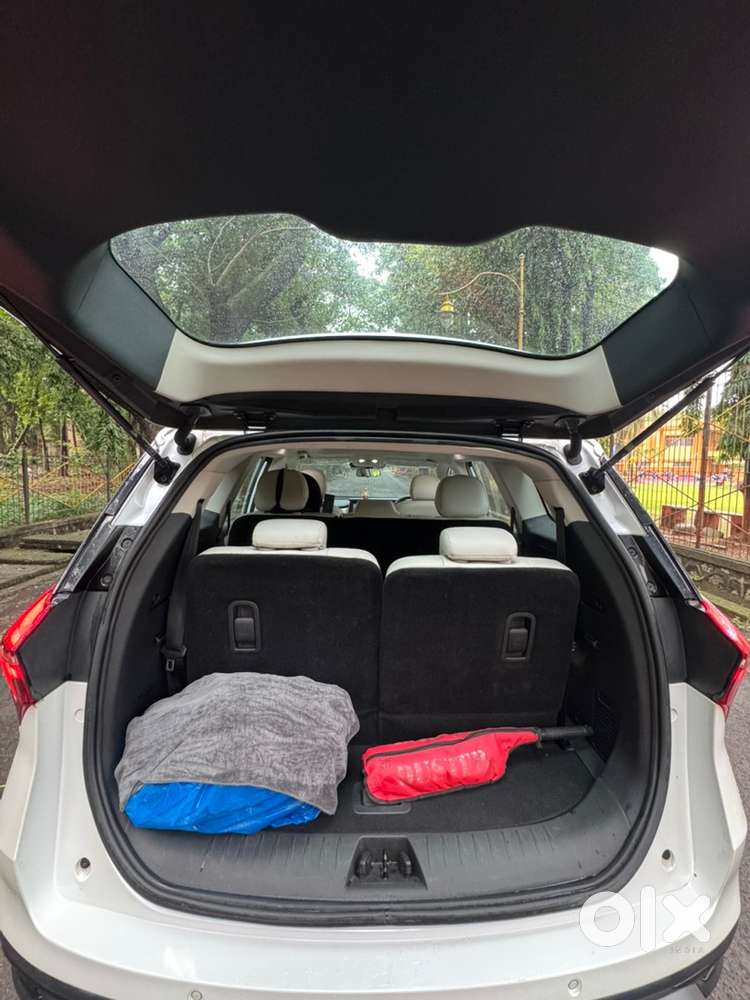 Mahindra Xuv700 25,000 Kms 1st Owner Chauffeur Driven