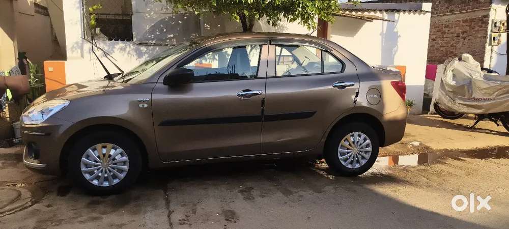 Maruti Suzuki Dzire. 18/19 Model .. Showroom Maitance