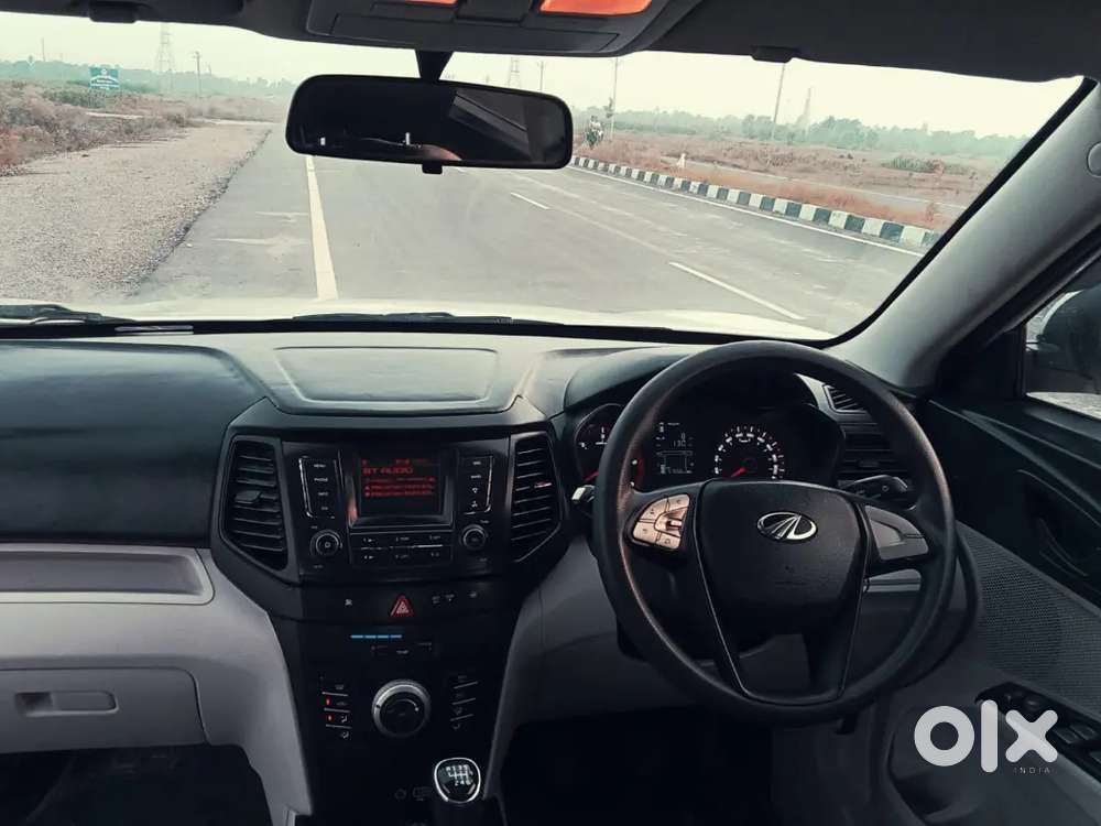 Mahindra Xuv300 Pearl White Diesel Sunroof