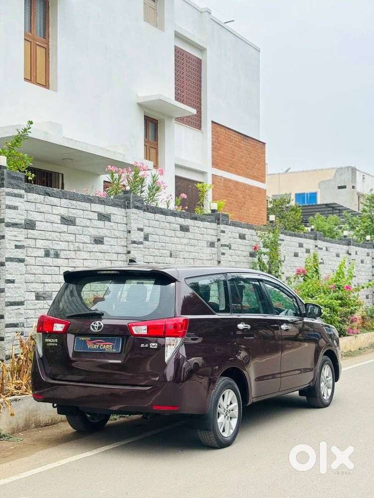 Toyota Innova Crysta 2.4 V 8 Str, 2016, Diesel