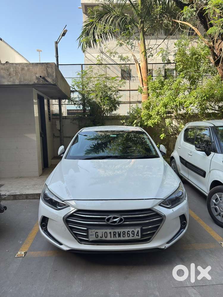 Hyundai Elantra - Manual- Diesel- Drives Like A New Car