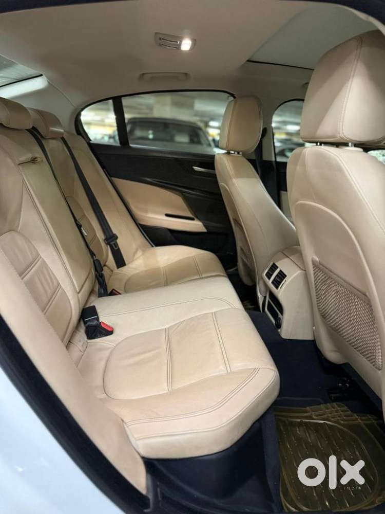 Jaguar Xe Portfolio, 2016, Petrol