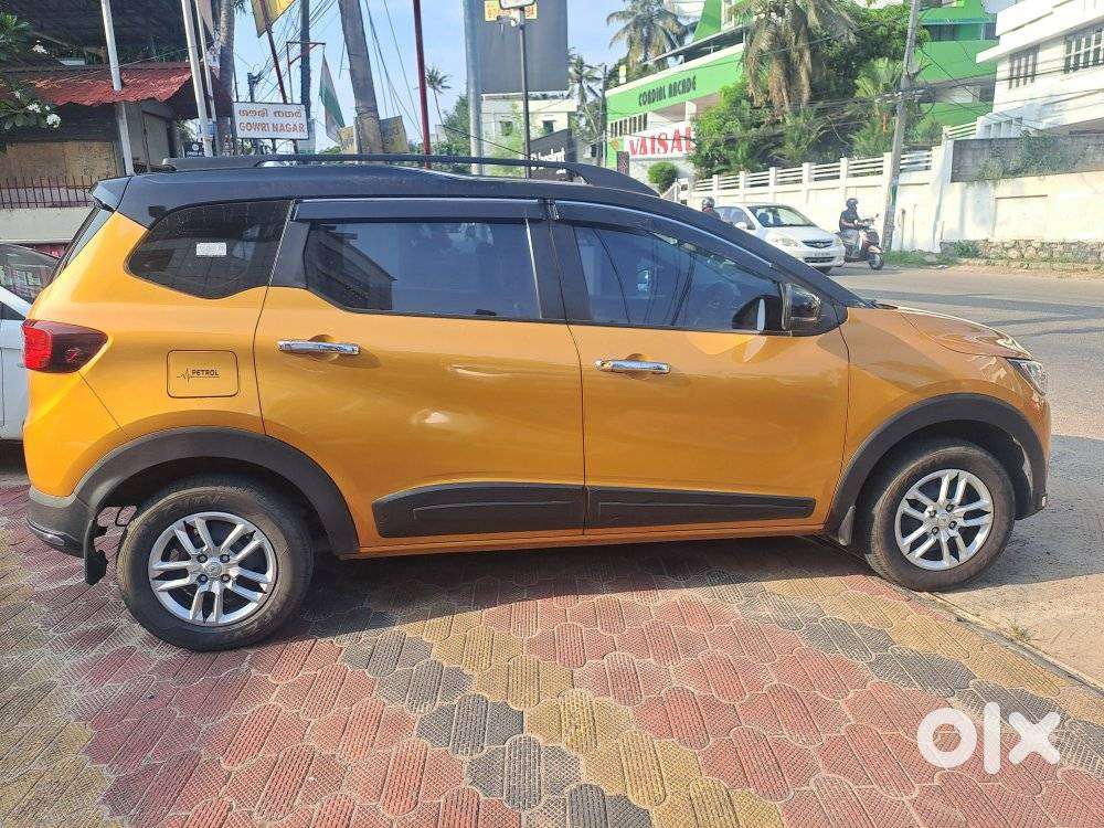 Renault Triber Rxt, 2022, Petrol