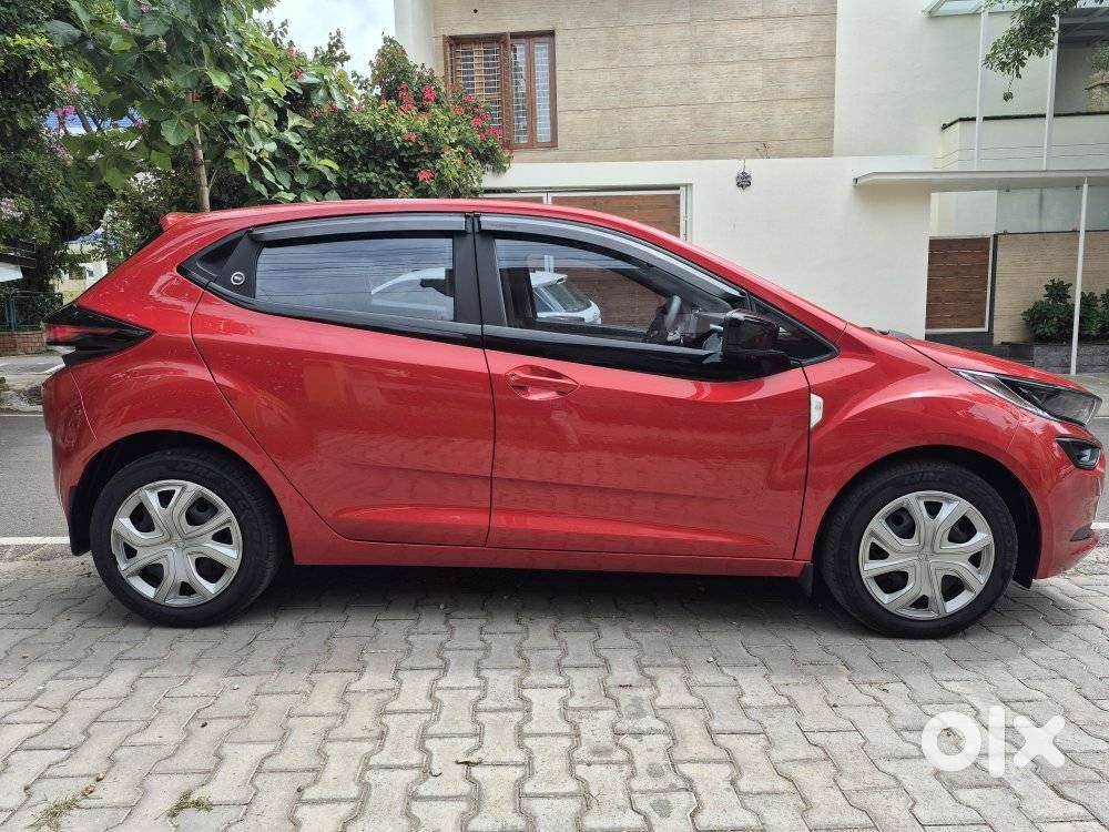 Tata Altroz Xm (s) Petrol, 2023, Petrol