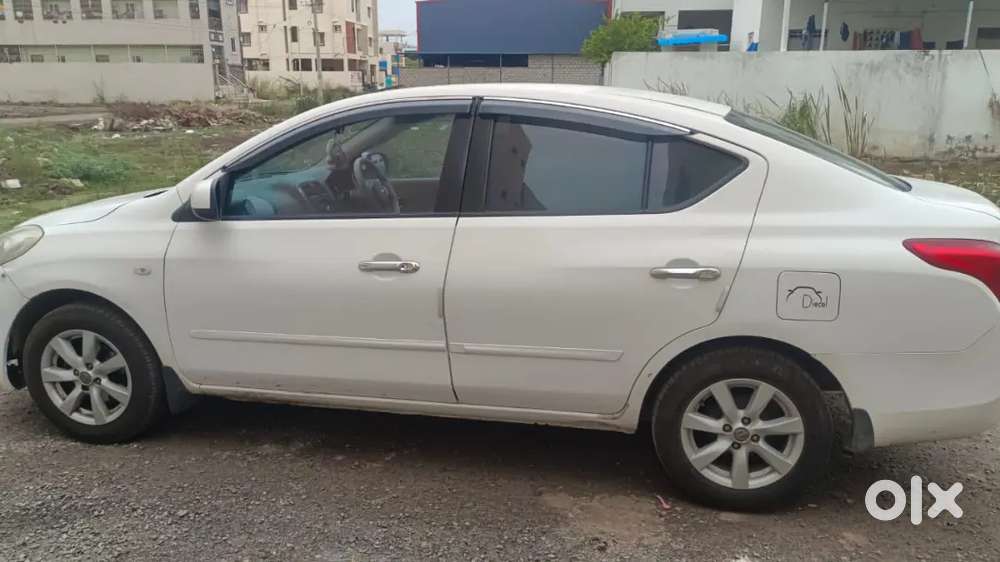 Nissan Sunny 2012