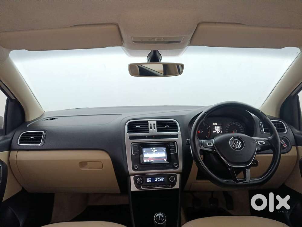Volkswagen Polo Petrol Highline 1.2l, 2016, Petrol