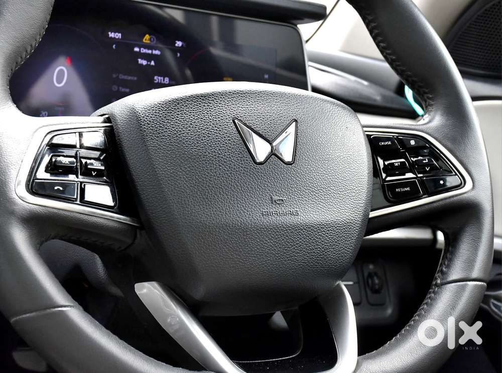 Mahindra Xuv700 2.0 Ax 7 Petrol Mt Str, 2022, Petrol