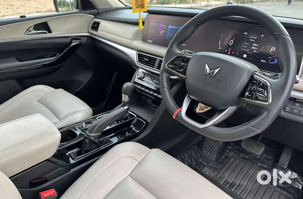 Mahindra Xuv700 2.2 Ax 7 Diesel At Str, 2024, Diesel