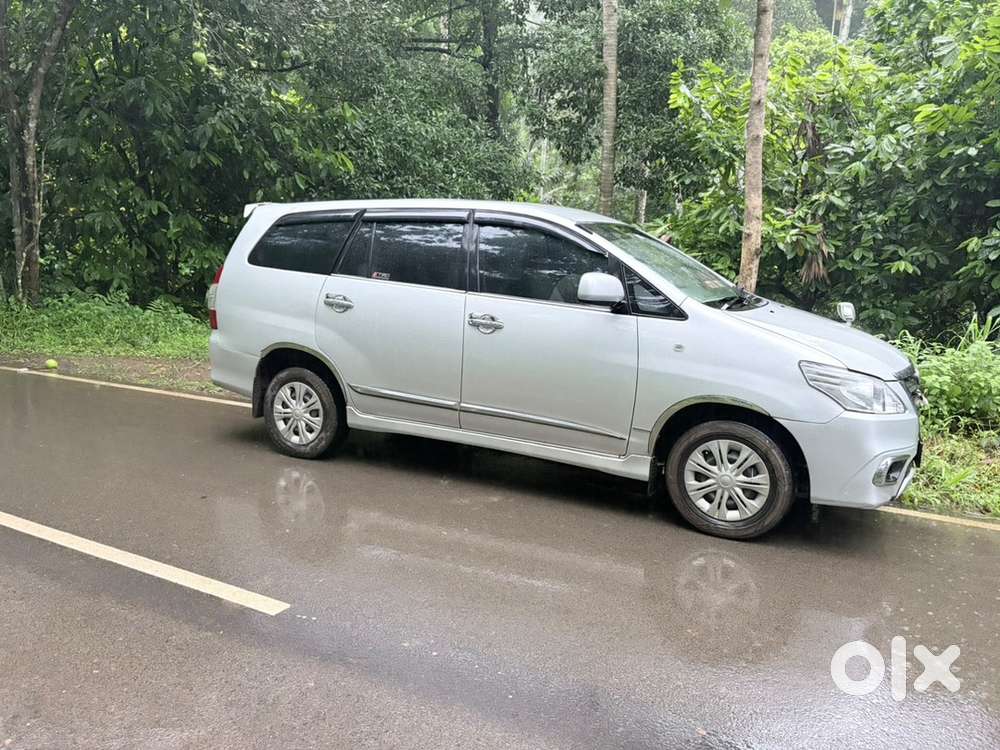 Toyota Innova 2012 Diesel 230000 Km Driven