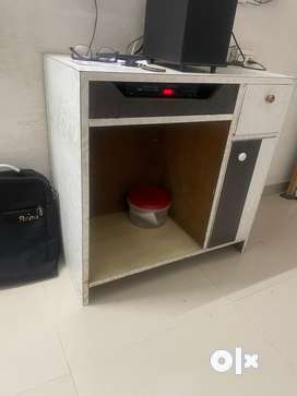 Computer table price below deals 1000 olx