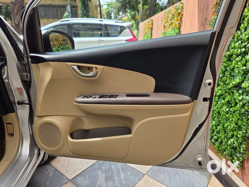 Honda Brio V Automatic, 2012, Petrol