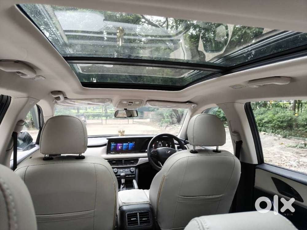 Mahindra Xuv700 2.0 Ax 5 Petrol At Str, 2023, Petrol