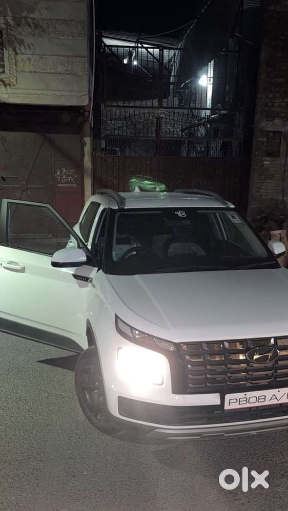 Hyundai Venue Petrol 2024
