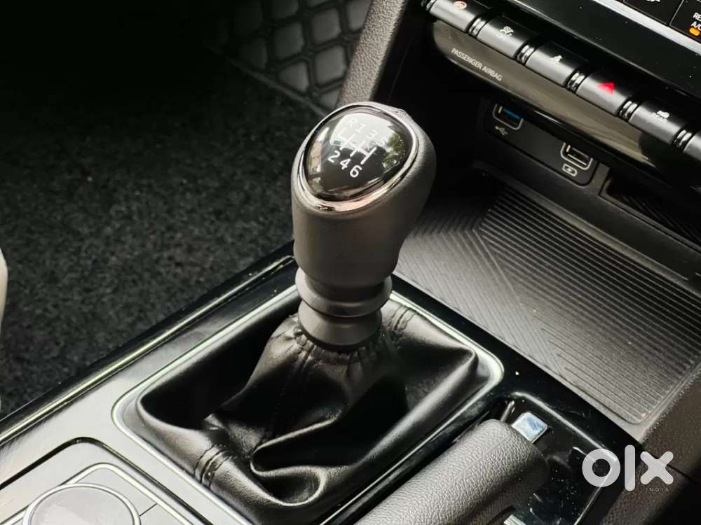 Mahindra Xuv700 2.0 Ax 7 Petrol Mt Str, 2024, Petrol