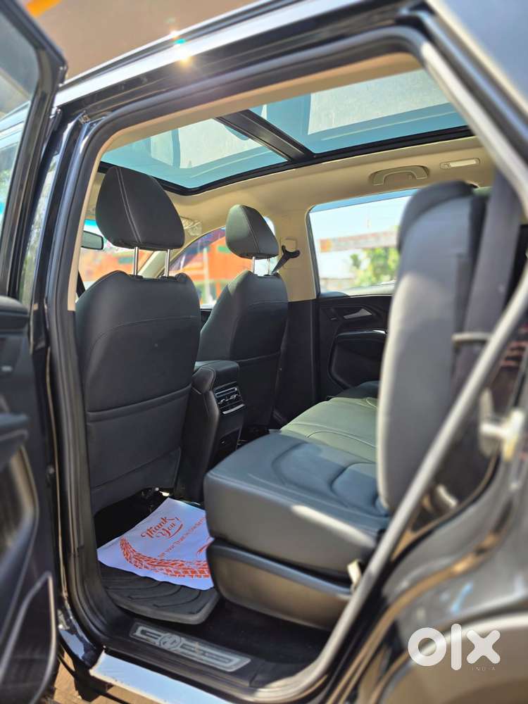 Mg Hector Plus Sharp Pro Blackstorm 1.5 Turbo Petrol Cvt 7 Str, 2024..