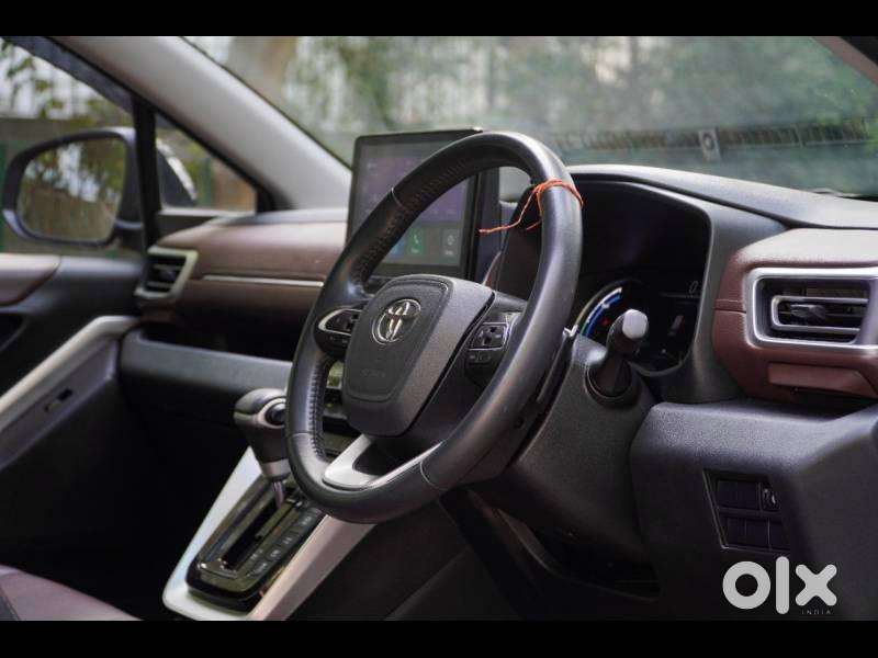 Toyota Innova Hycross 2.0 Vx (o) Hybrid 8 Str, 2025, Petrol