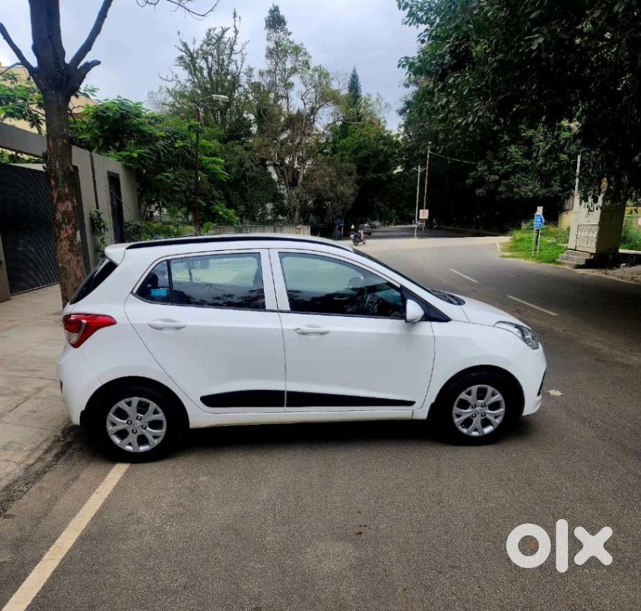 Hyundai Grand I10 Sportz, 2015, Petrol