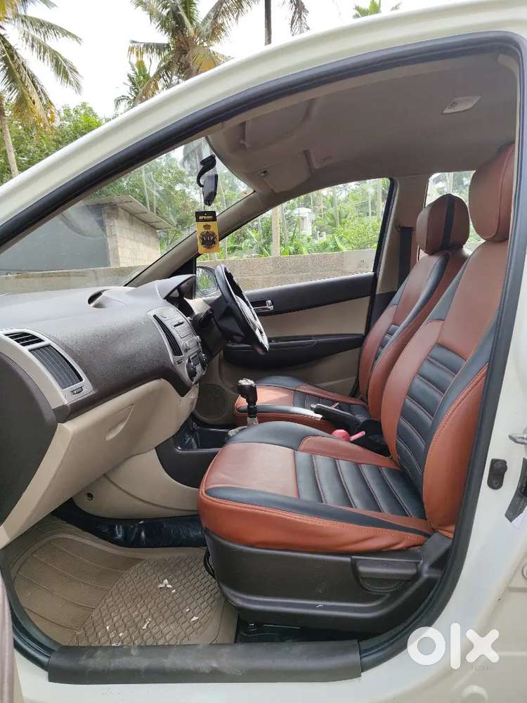 *i20 1.4 Sportz
 *2012 Model
*asking Price:2,50,000
*price Negotiable