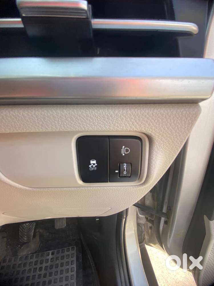 Kia Carens G 1.5 6mt Premium (o) 7-seater, 2023, Petrol