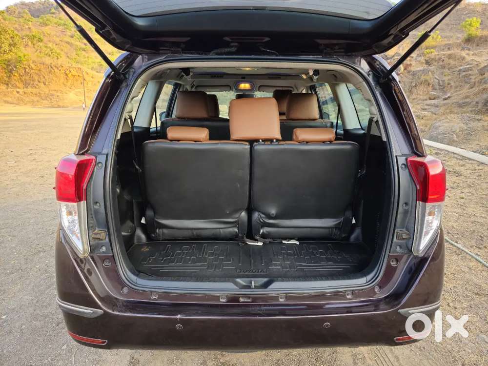 Toyota Innova Crysta 2.4 V (8 Seater) 2017 – Excellent Condition