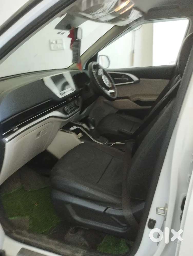Kia Carens 1.4 Luxury 2025 Manual