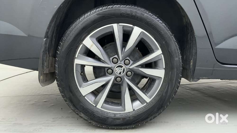 Skoda Slavia Style 1.0l Tsi Mt, 2023, Petrol