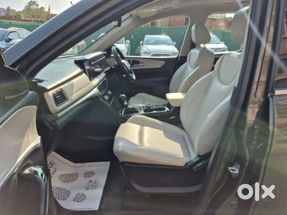 Mahindra Xuv700 2.2 Ax 7 Diesel At Luxury Pack Str, 2025, Diesel