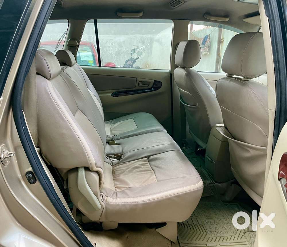 Toyota Innova 2.5 G4 Diesel 8-seater, 2006, Diesel