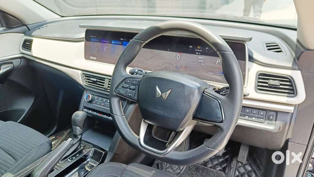 Mahindra Xuv700 2.0 Ax 5 Petrol At Str, 2022, Petrol