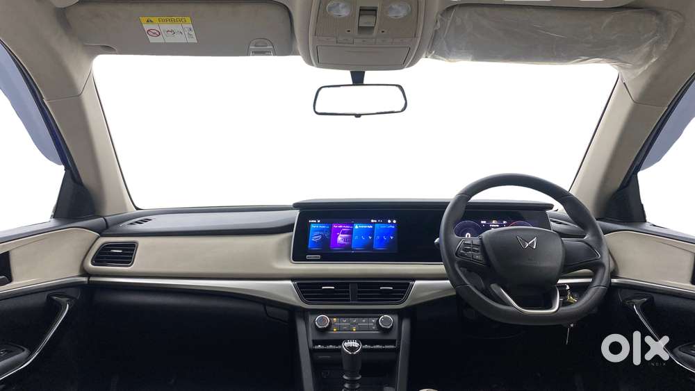 Mahindra Xuv700 2.0 Ax 5 Petrol Mt Str, 2022, Petrol