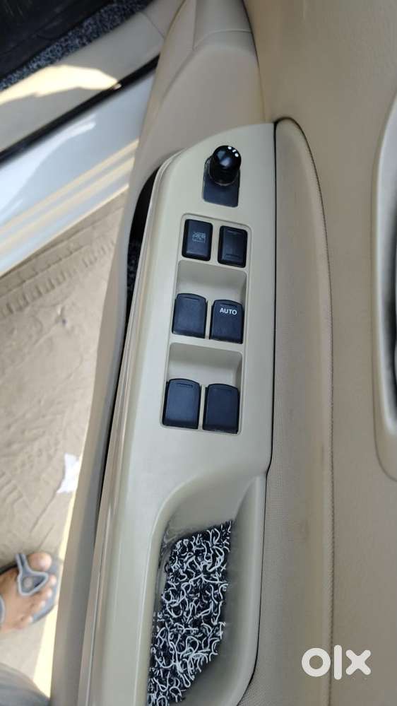 Maruti Suzuki Swift Dzire Vxi Optional, 2013, Petrol