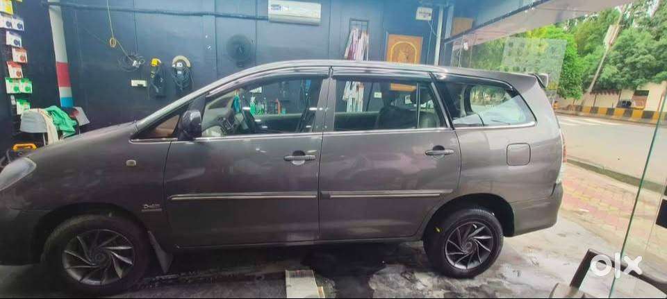 Toyota Innova 2.5 G (8 Seater) - 2011  Pristine Engine Condition