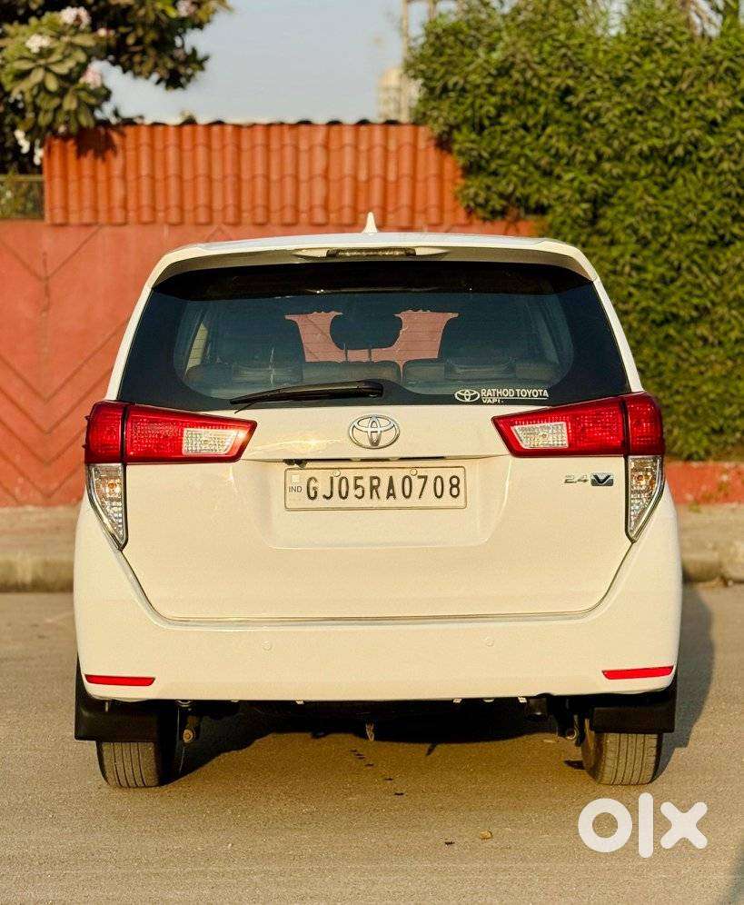 Toyota Innova Crysta 2.4 V 8 Str, 2017, Diesel