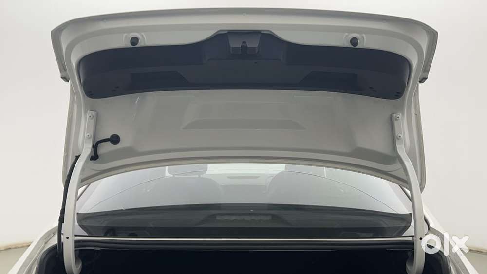 Skoda Slavia Style 1.0l Tsi At, 2022, Petrol