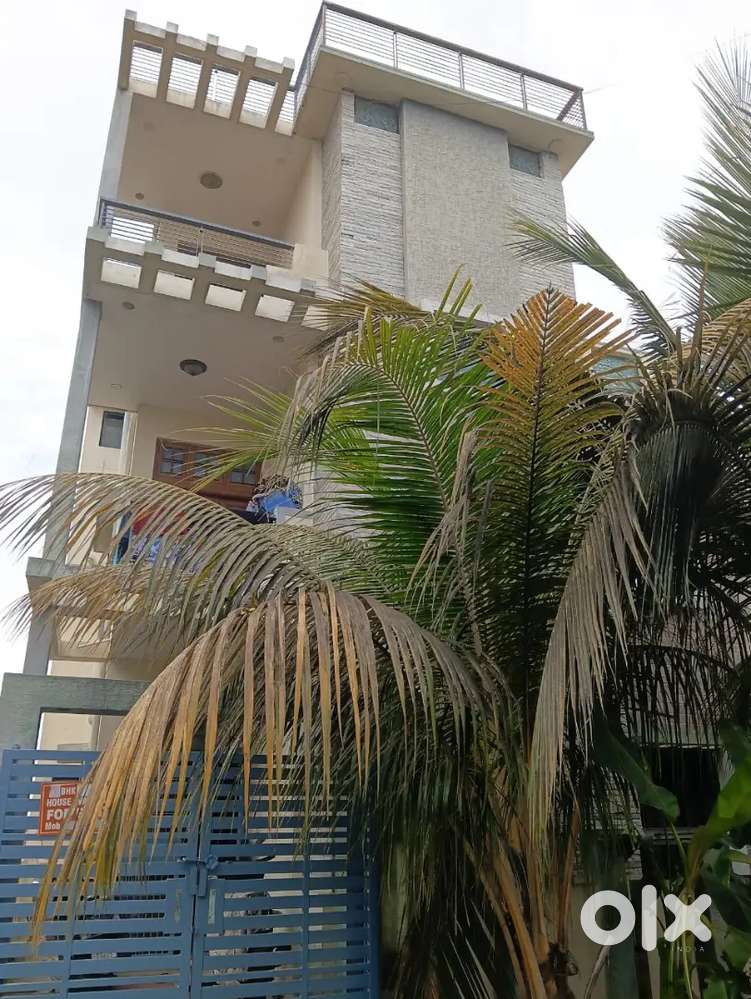 2BHK 30 x 40 Semi furnished house first floor available for rent
