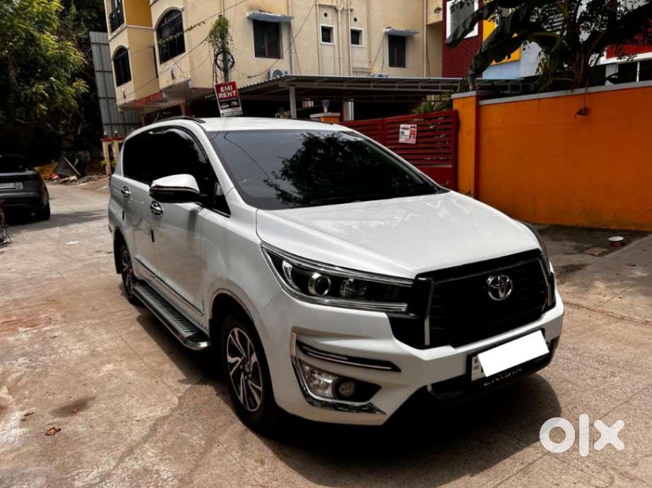 Toyota Innova Crysta 2.4 V 8 Str, 2023, Diesel