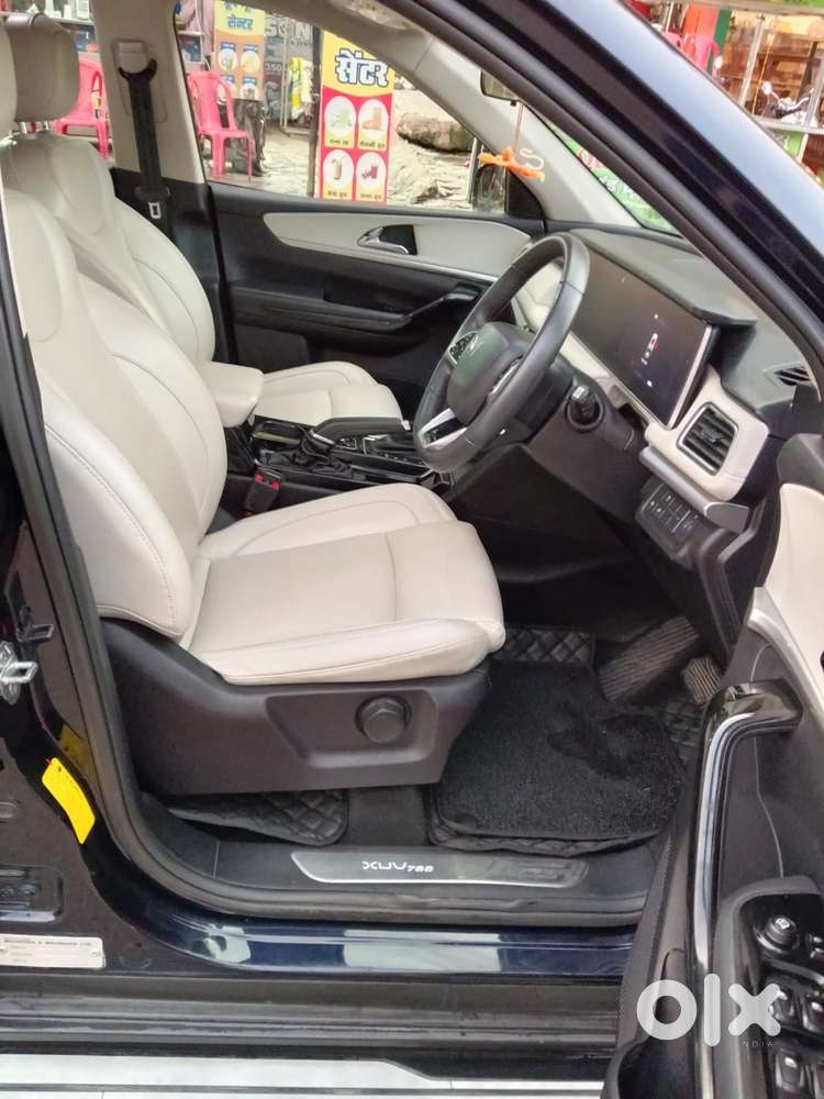 Mahindra Xuv700 2.0 Ax 7 Petrol At Str, 2023, Petrol