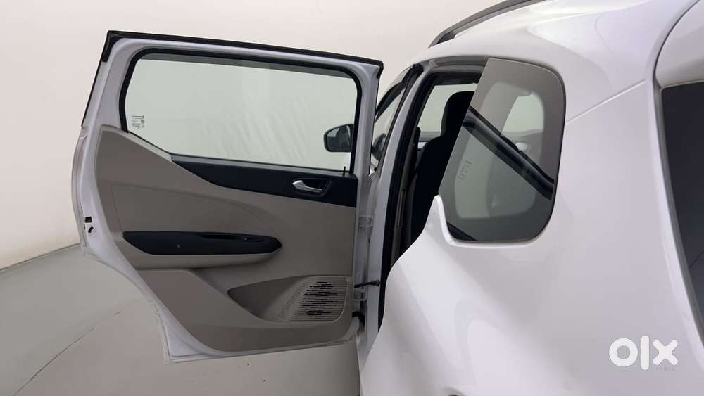 Renault Triber Rxz Easy-r Amt, 2020, Petrol