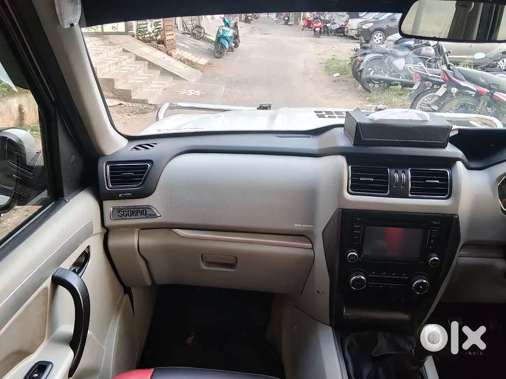 Mahindra Scorpio S10