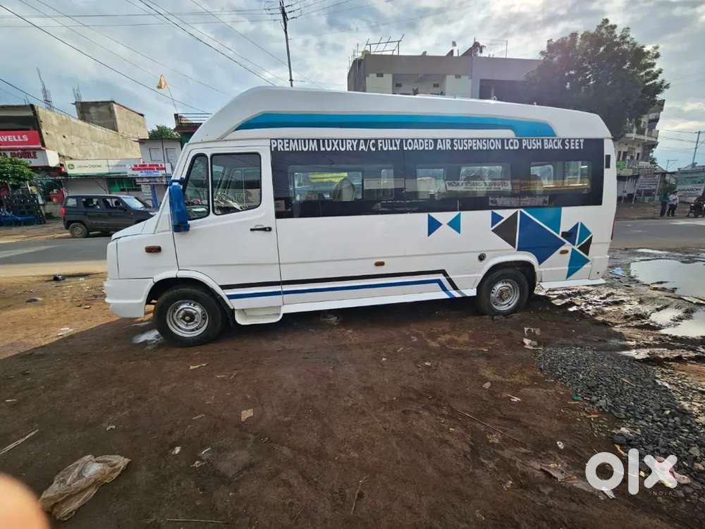 Force Traveller 17+1 Seater Ac