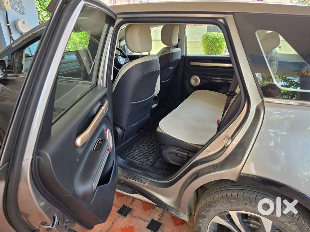Mg Windsor Ev Essence Pro, Reg. No. Tn99ae1679