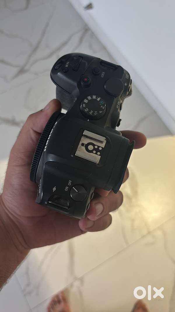 Canon r6 in excellent condition body only