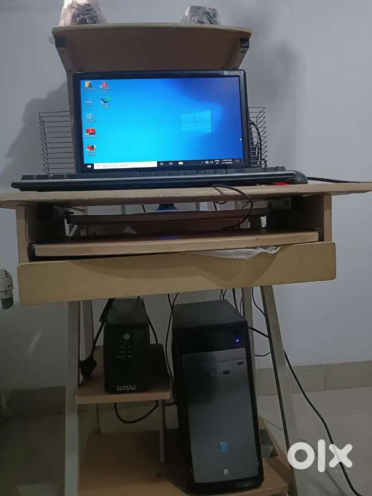 Complete Fully Working PC Setup  20 Monitor  UPS  Speakers  Table