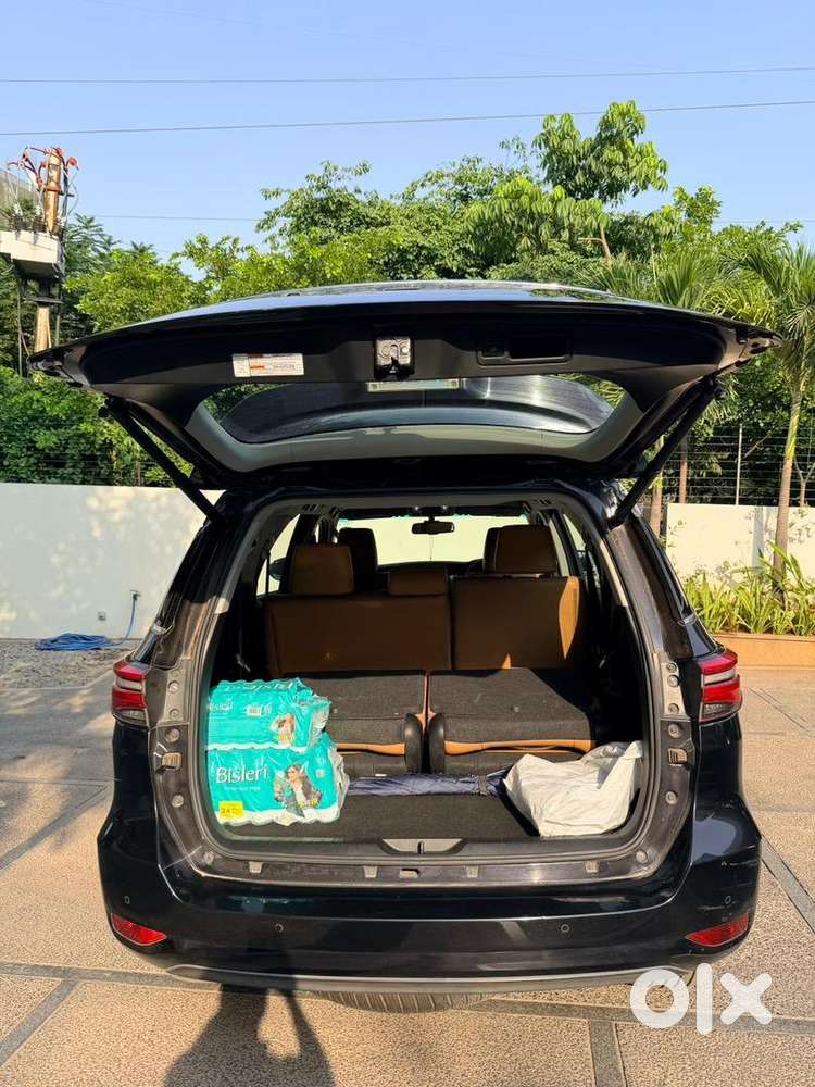 2022 Toyota Fortuner 4*4 At (black Crystalline Shine)