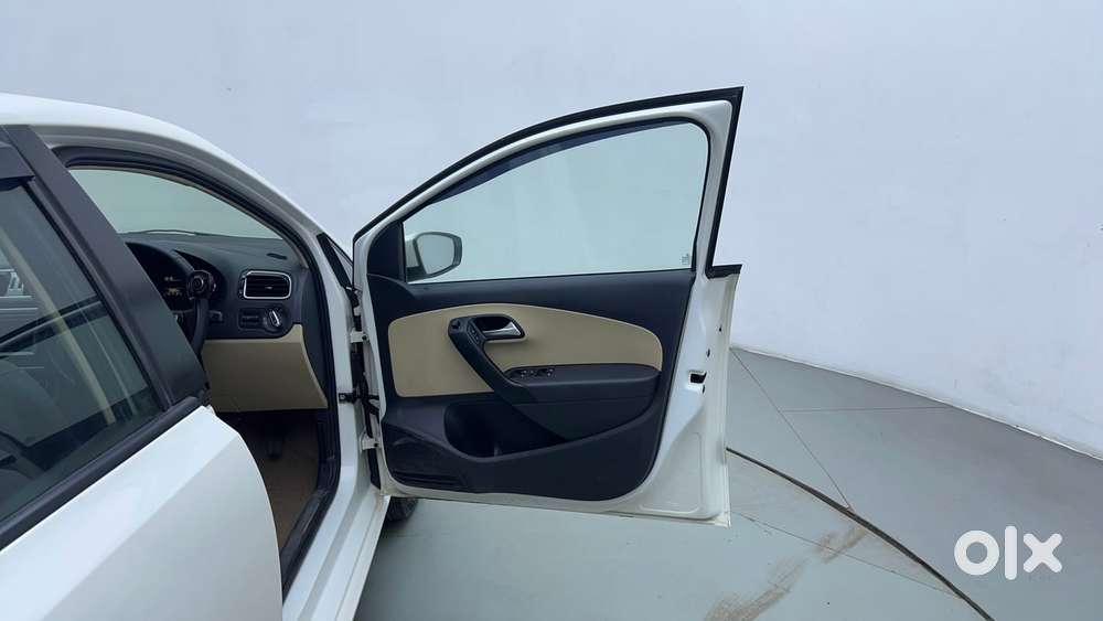 Volkswagen Polo Petrol Highline 1.2l, 2016, Petrol