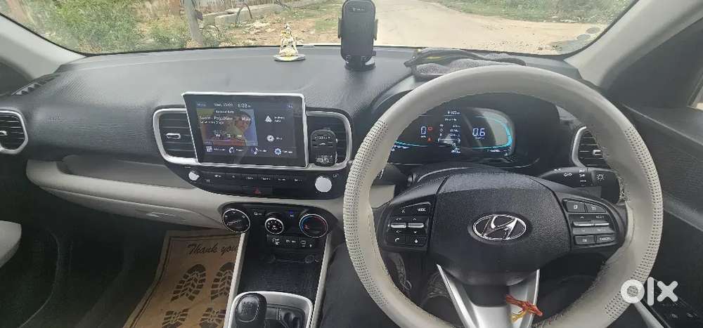 Hyundai Venue 2025 Petrol Well Maintained