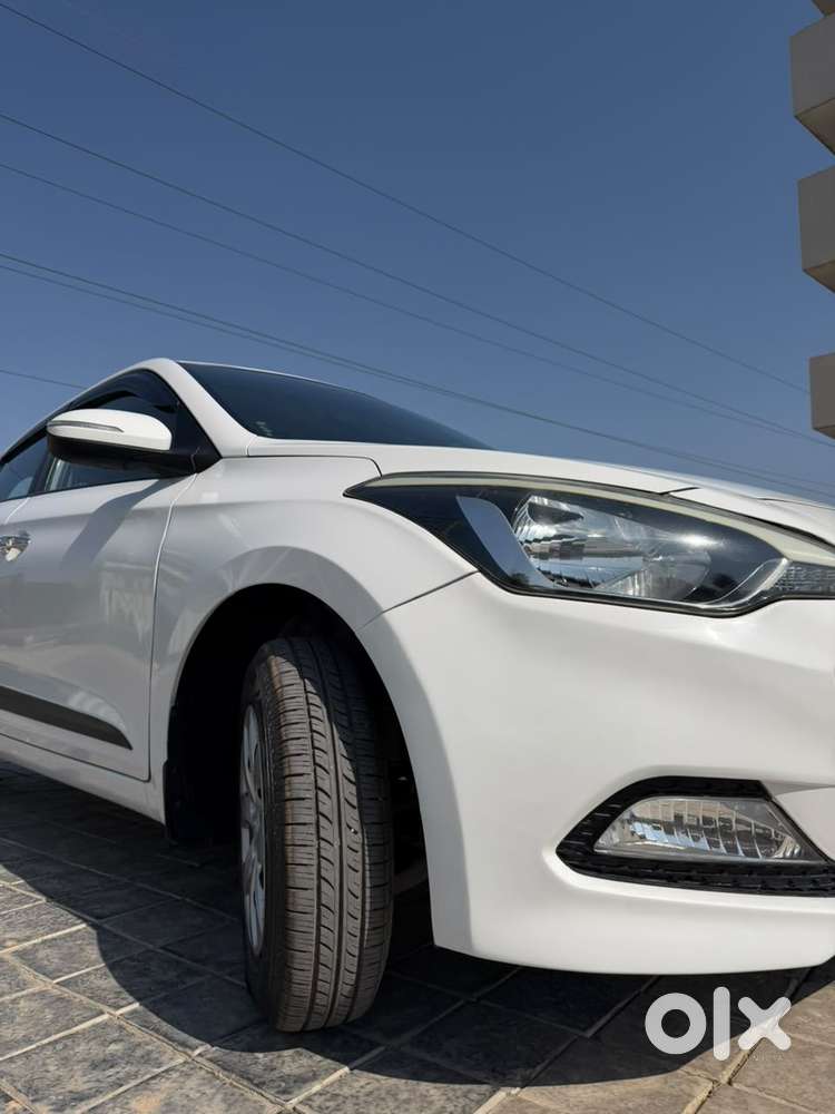 Hyundai I20 Sportz 1.4 Crdi 6 Speed Bs-iv, 2015, Petrol
