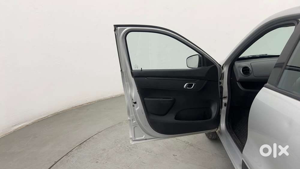 Renault Kwid 2019-ongoing 1.0 Rxt Amt (o), 2018, Petrol